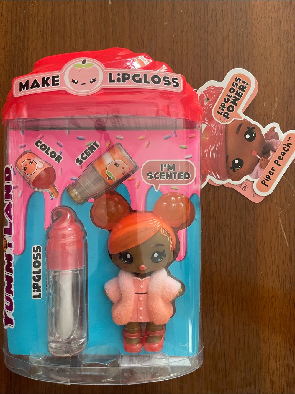 Yummiland Make Lipgloss Scented Doll -Piper Peach